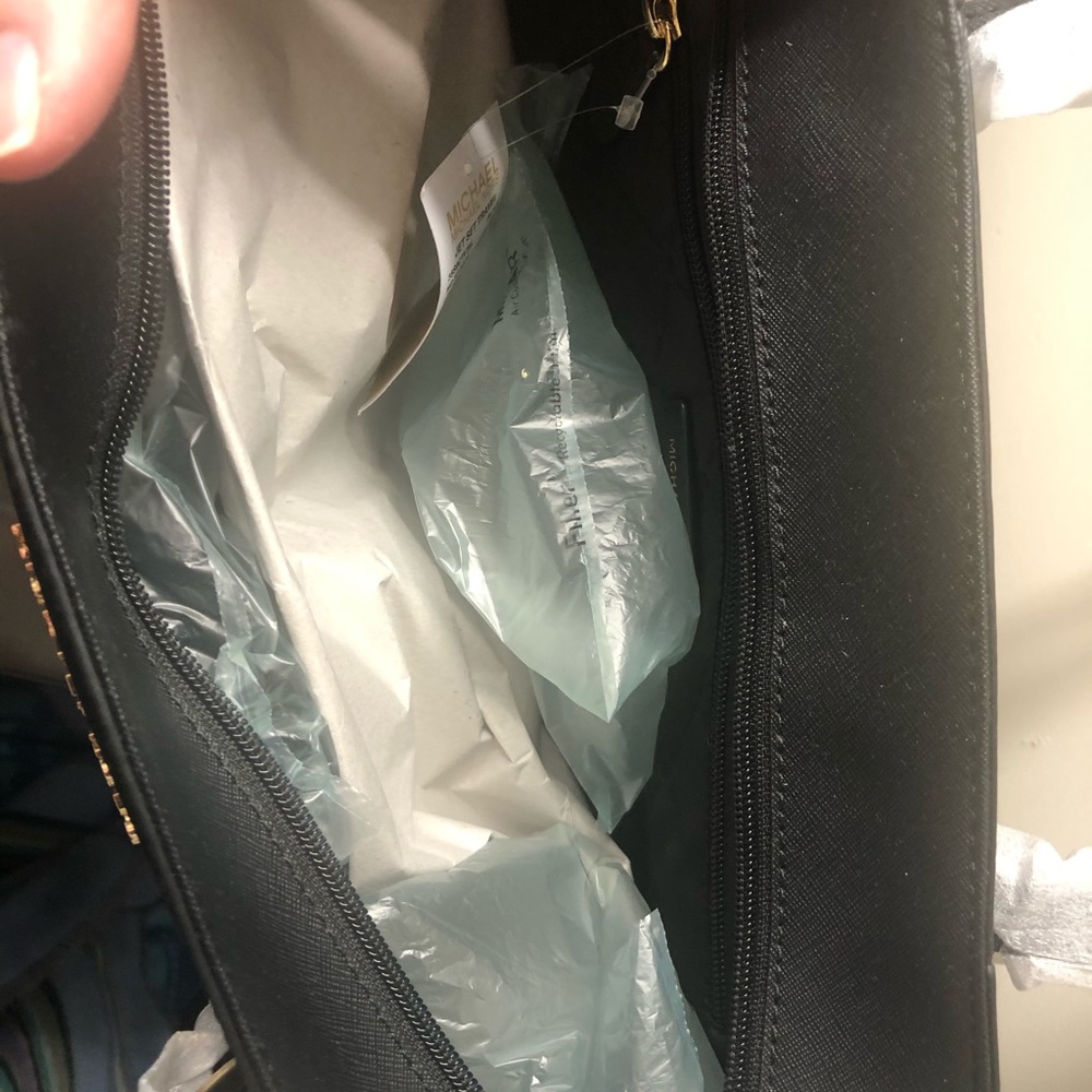 Michael Kors NWT Jet Setter Travel Leather Tote - Picture 5 of 5